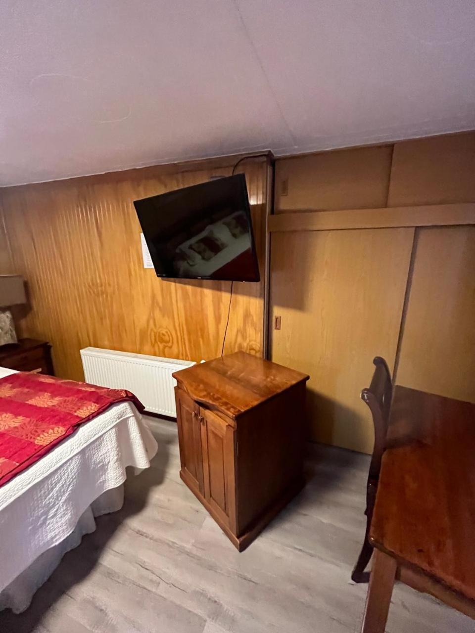 Hostal Espanol Coyhaique Ngoại thất bức ảnh