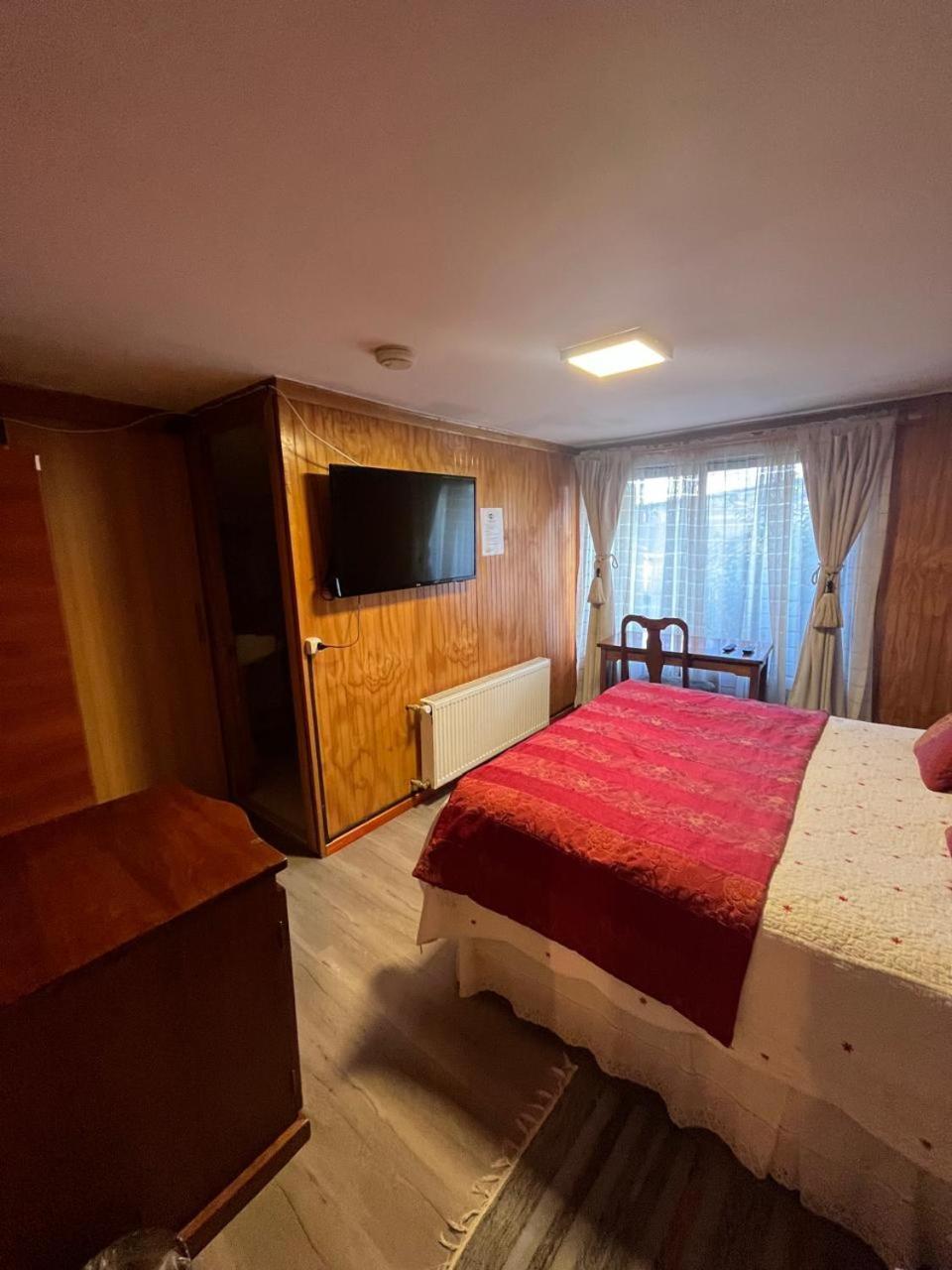 Hostal Espanol Coyhaique Ngoại thất bức ảnh