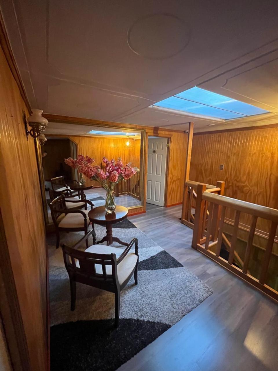 Hostal Espanol Coyhaique Ngoại thất bức ảnh