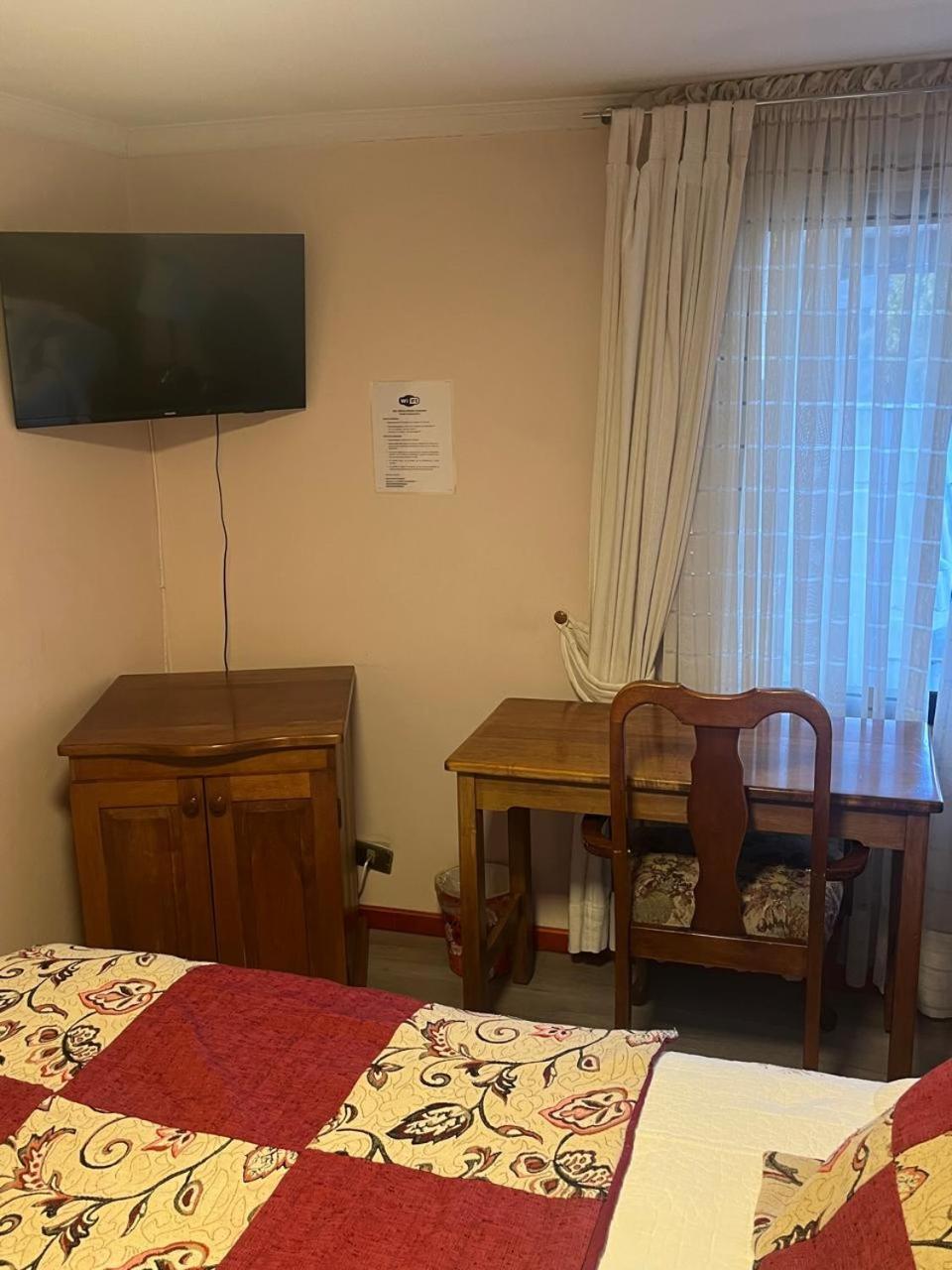 Hostal Espanol Coyhaique Ngoại thất bức ảnh