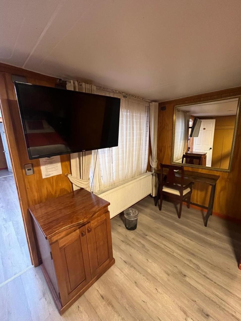 Hostal Espanol Coyhaique Ngoại thất bức ảnh