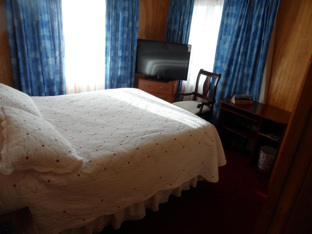 Hostal Espanol Coyhaique Ngoại thất bức ảnh